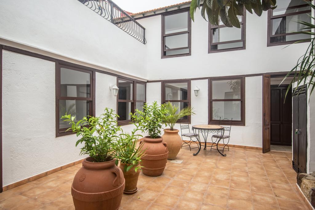 Ecoverode Hotel Emblematico Vegetariano Vegano Arona  Ngoại thất bức ảnh
